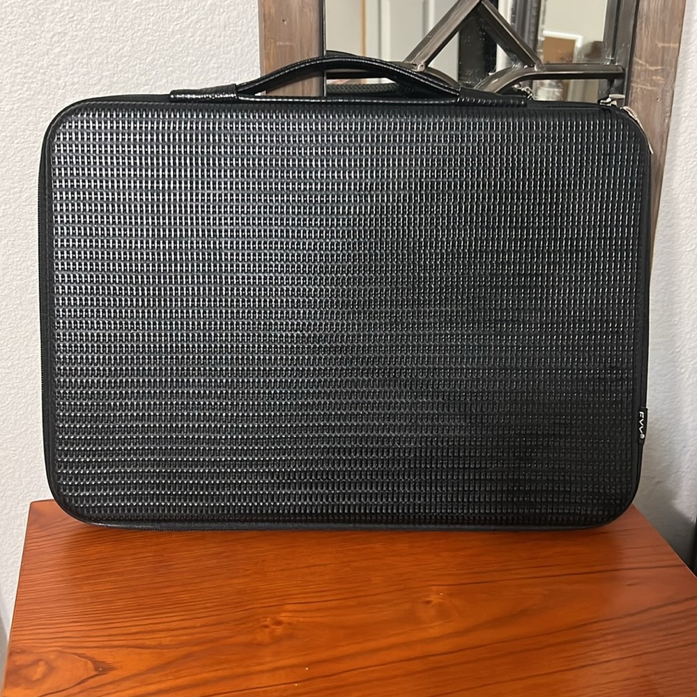 Laptop case. - Picture 2 of 16